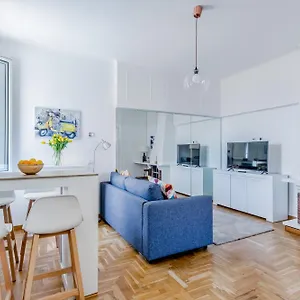 Attico Nel Cuore Di Con Box Privato Per Auto Apartment